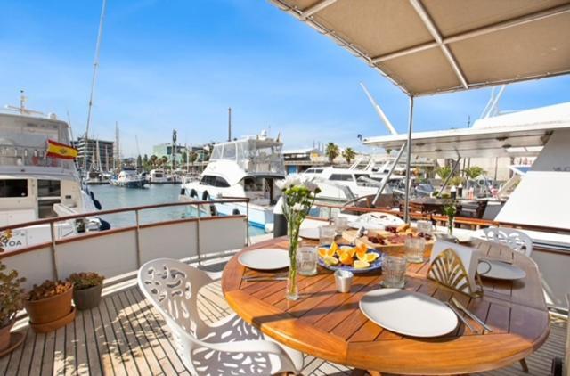 Charming Boat In Barcelona - Perfect Getaway Hotell Sant Adria de Besos Eksteriør bilde