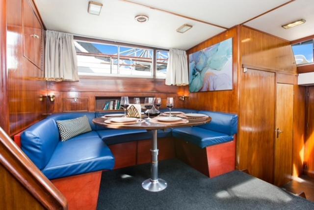 Charming Boat In Barcelona - Perfect Getaway Hotell Sant Adria de Besos Eksteriør bilde