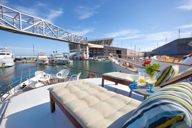 Charming Boat In Barcelona - Perfect Getaway Hotell Sant Adria de Besos Eksteriør bilde