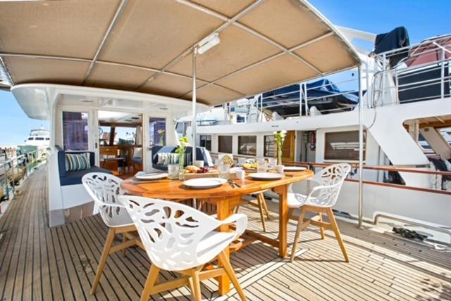 Charming Boat In Barcelona - Perfect Getaway Hotell Sant Adria de Besos Eksteriør bilde