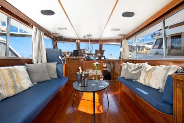 Charming Boat In Barcelona - Perfect Getaway Hotell Sant Adria de Besos Eksteriør bilde