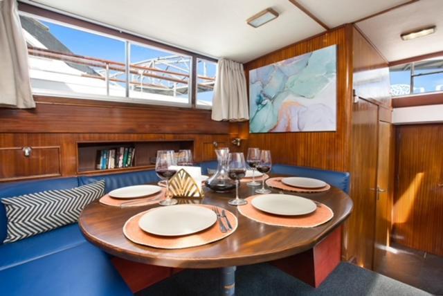 Charming Boat In Barcelona - Perfect Getaway Hotell Sant Adria de Besos Eksteriør bilde