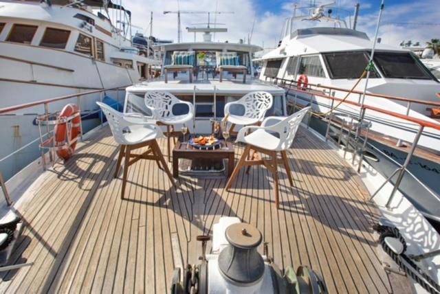Charming Boat In Barcelona - Perfect Getaway Hotell Sant Adria de Besos Eksteriør bilde