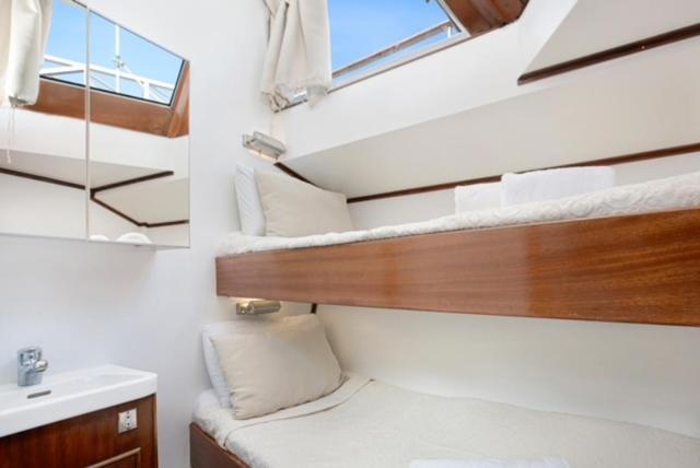 Charming Boat In Barcelona - Perfect Getaway Hotell Sant Adria de Besos Eksteriør bilde